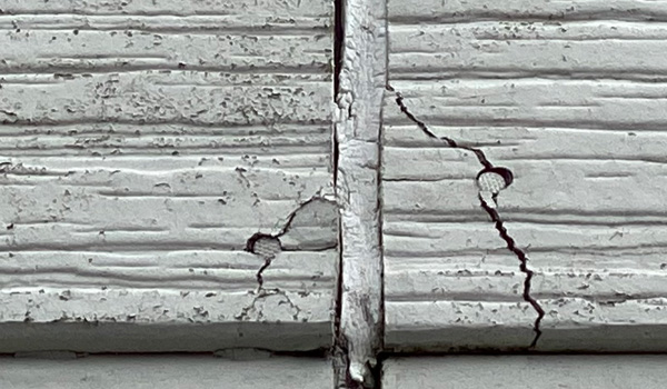外壁や屋根のクラック(ひび割れ)